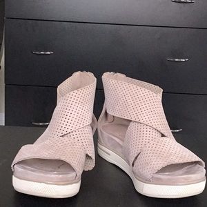 Eileen Fisher sandals Voice perforated  platform sandals EUC